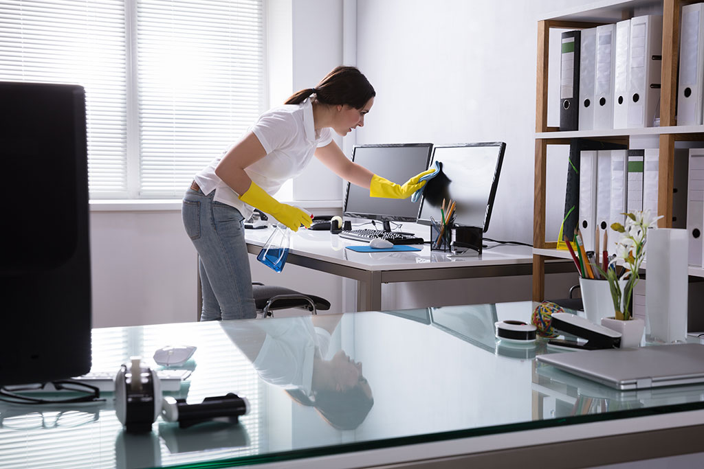 Büroreinigung Zürich - Reinigung eines Arbeitsplatzes